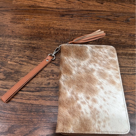 Western-Linens Handbags - Western Linens Cowhide Clutch/Wrislet‎